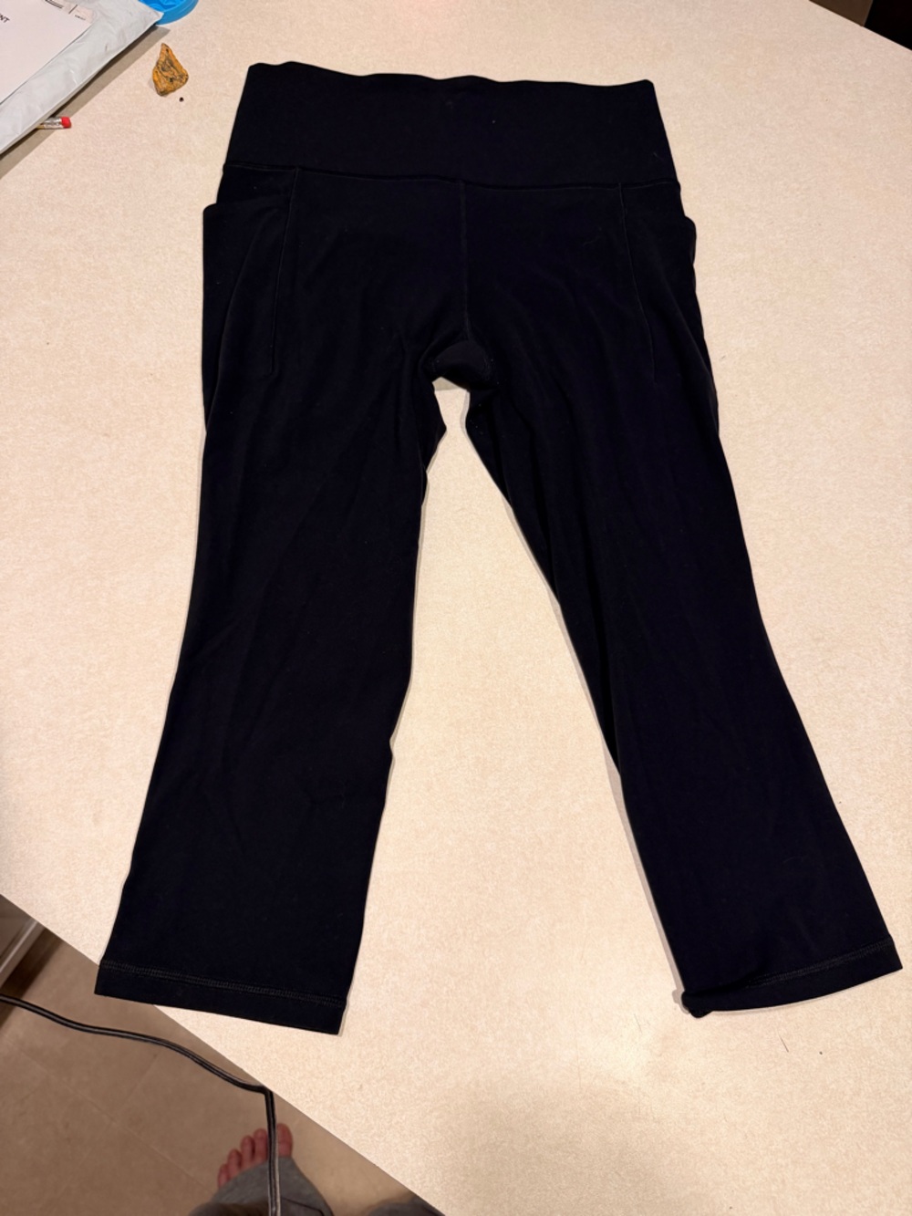 Athleta Black Stash Pocket Capri Leggings